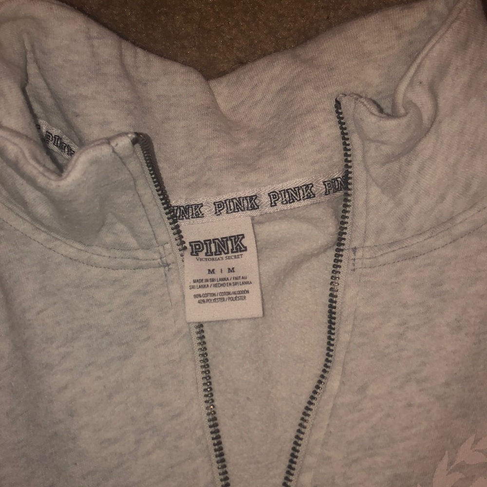 Victoria Secret pullover - Picture 2 of 2